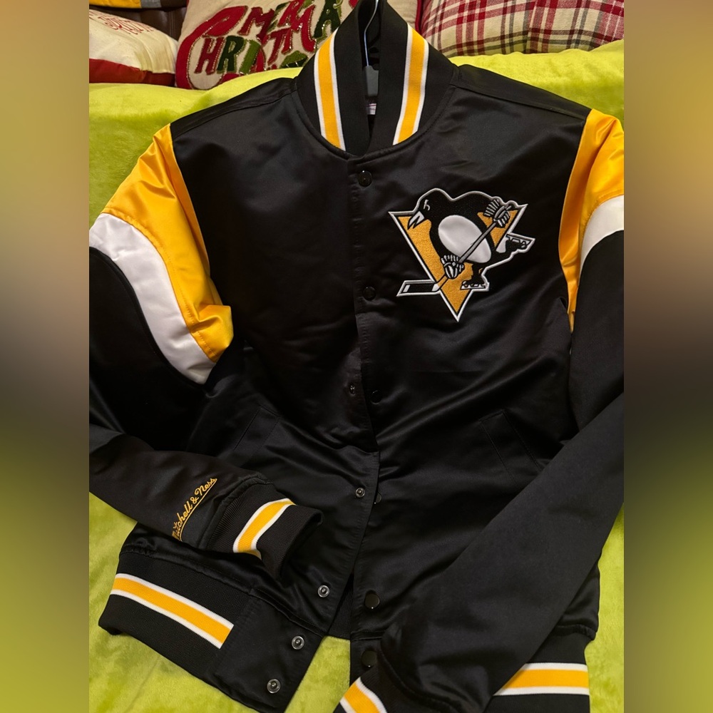 Mitchell and Ness Pittsburgh Penguins Jacket NWT - small